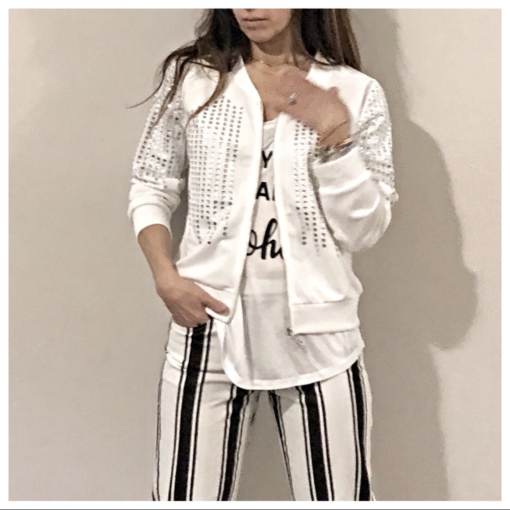 ✨LAST ONE SALE✨white embellished jacket - Picture 4 of 8